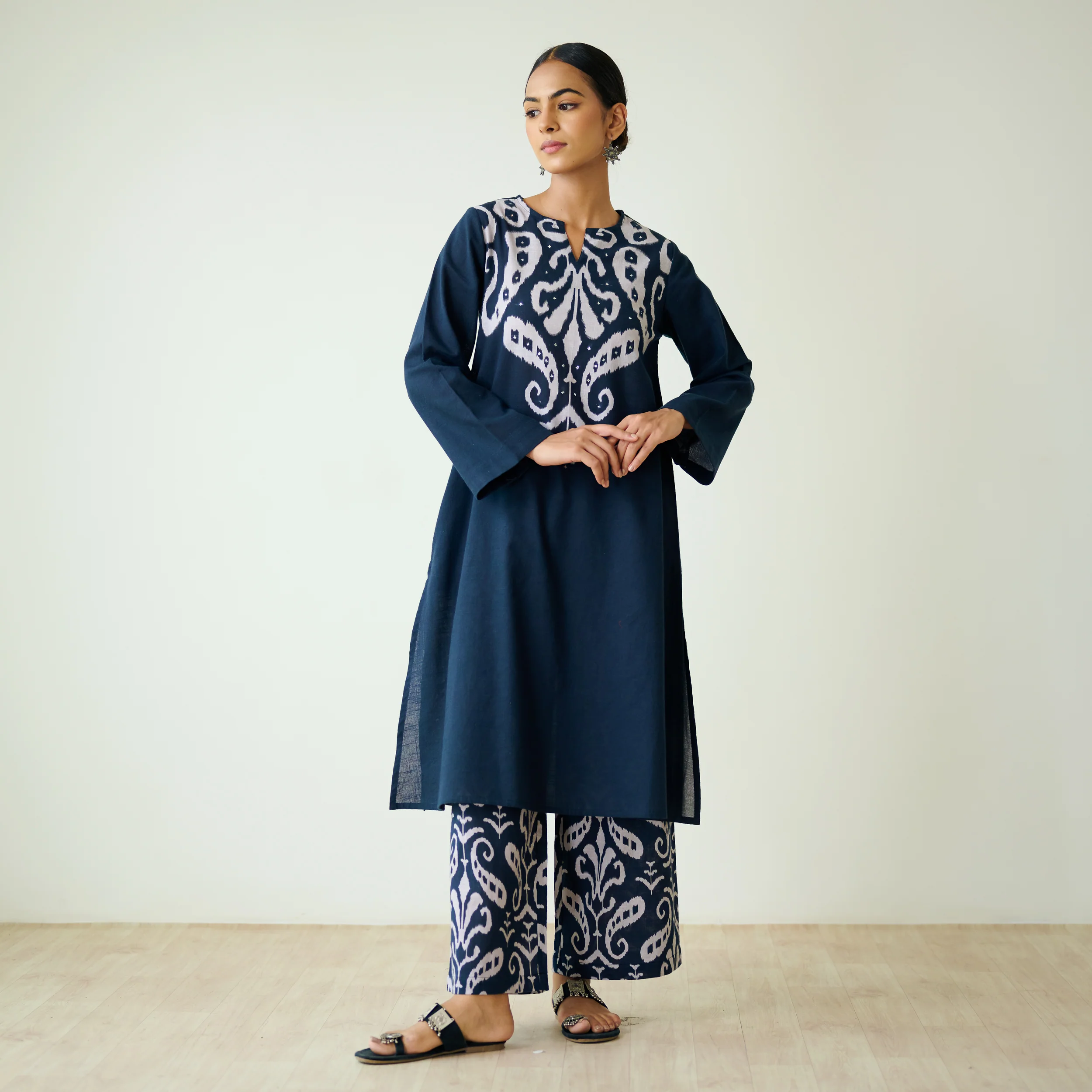 Resha Slub Cotton Kurta Set with Mukaish Work - Charcoal - Image 9
