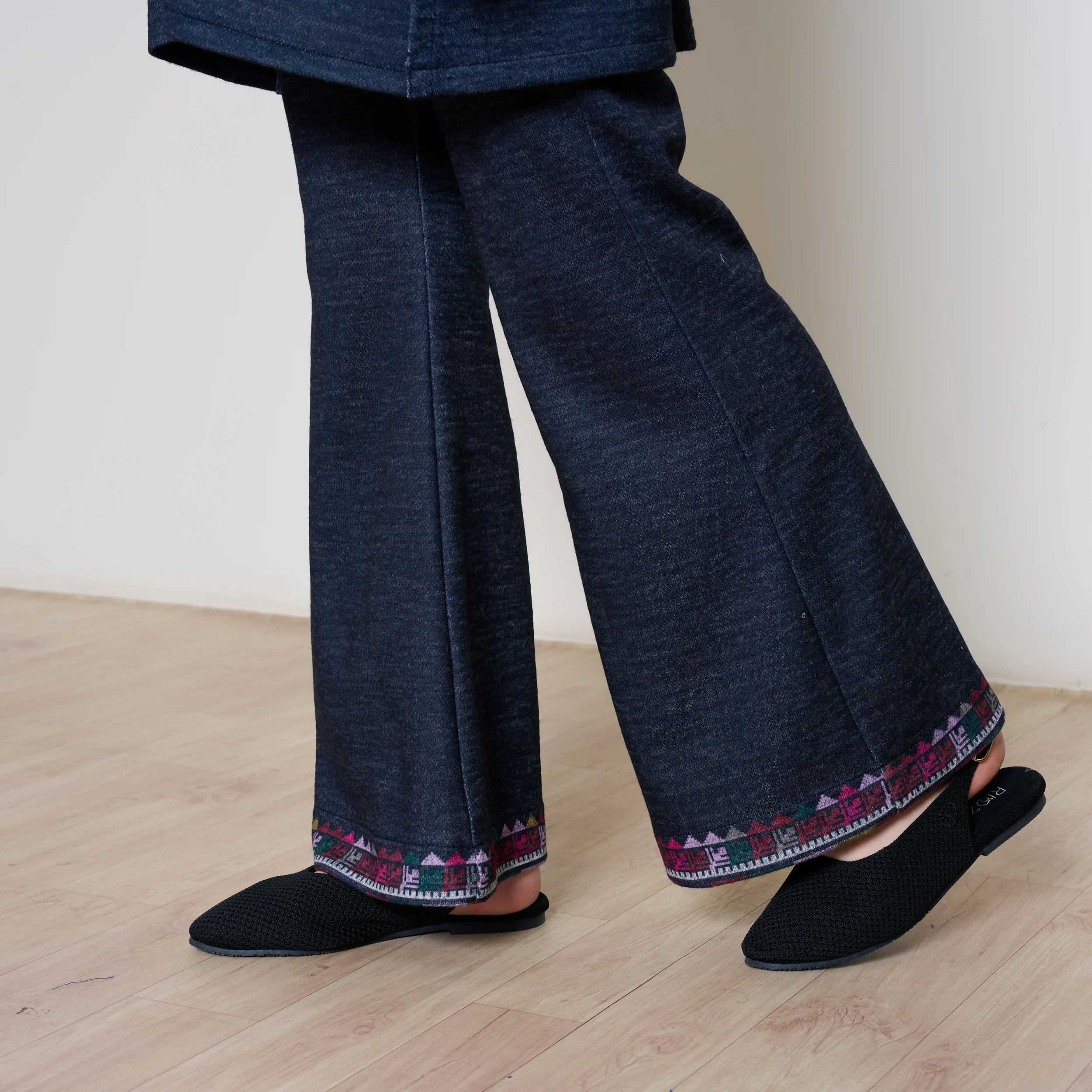 Rosy Woollen Coord Set - Black - Image 7