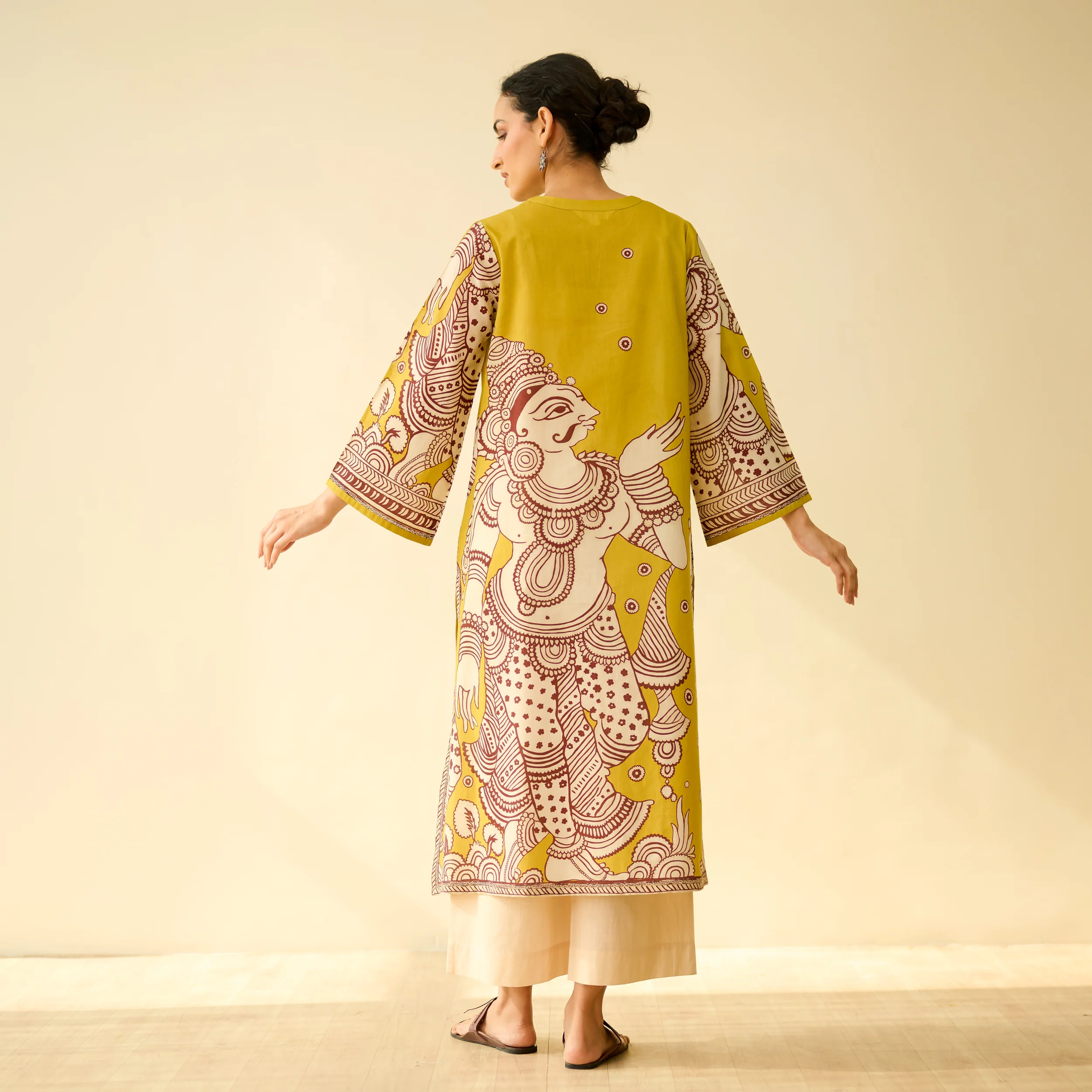 Taal Hand Embroidered Mulmul Cotton Kurta - Yellow - Image 4