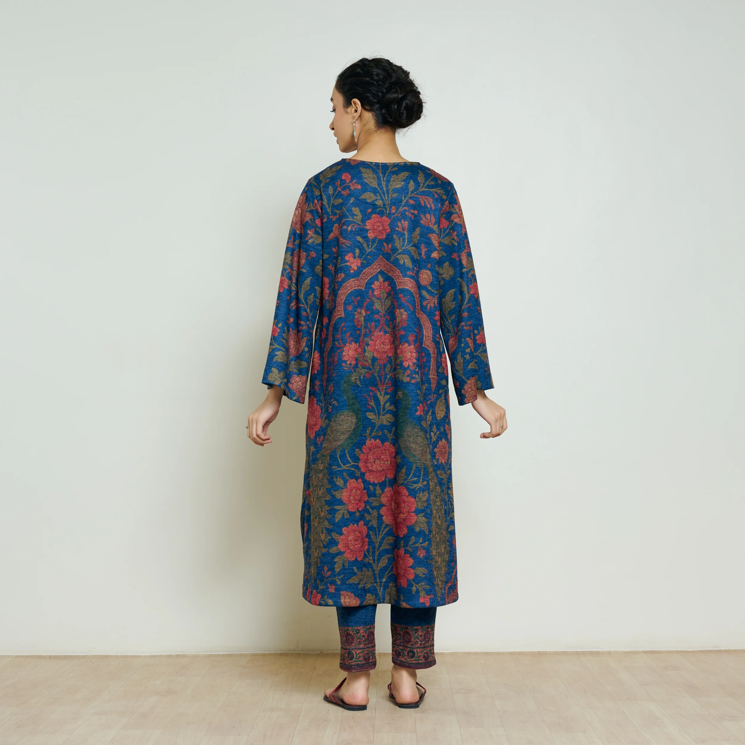 Valley of Flowers Hand Embroidered Woollen Kurta Set - Electric blue - Image 8
