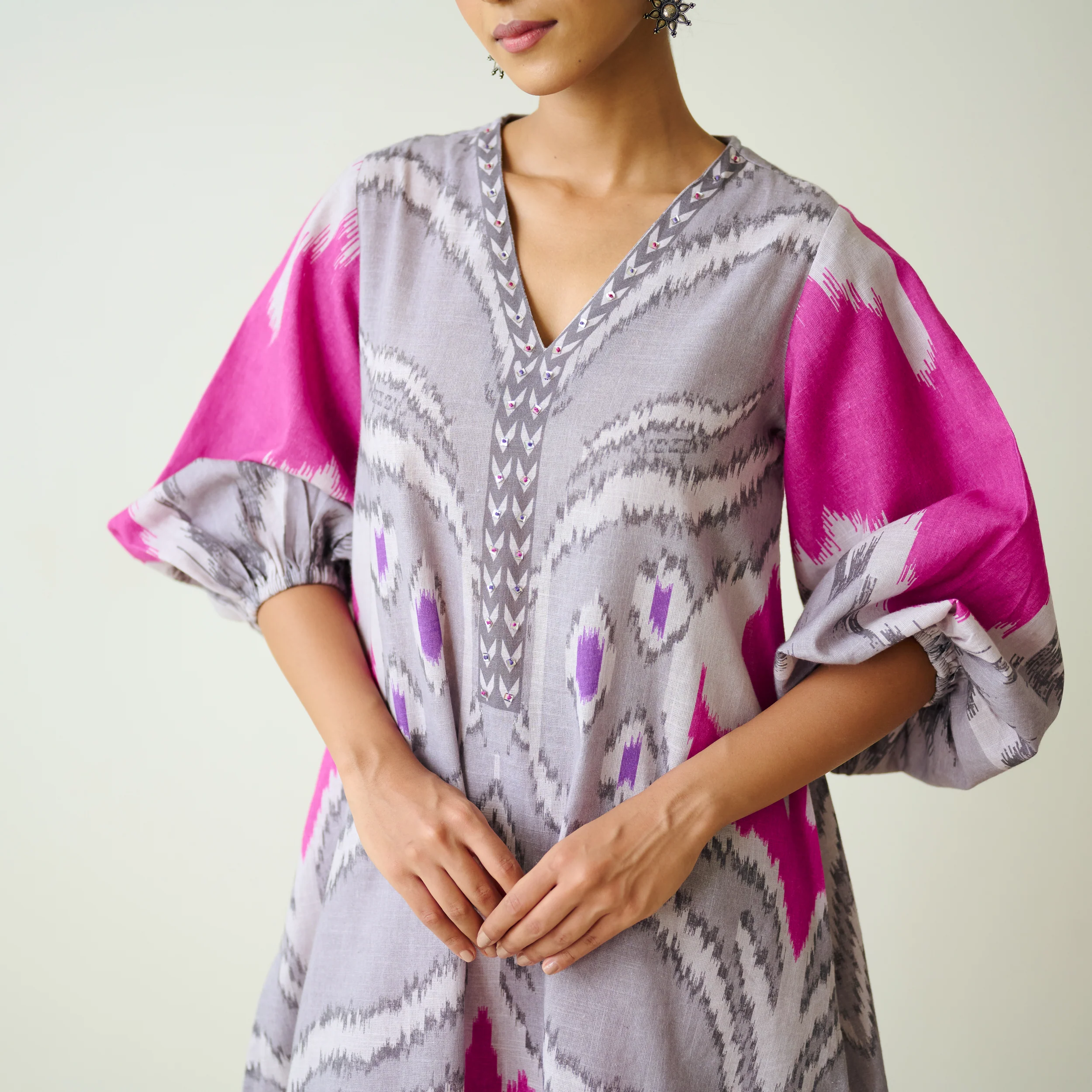 Viola Hand Embroidered Slub Cotton Kurta Set - Grey - Image 2