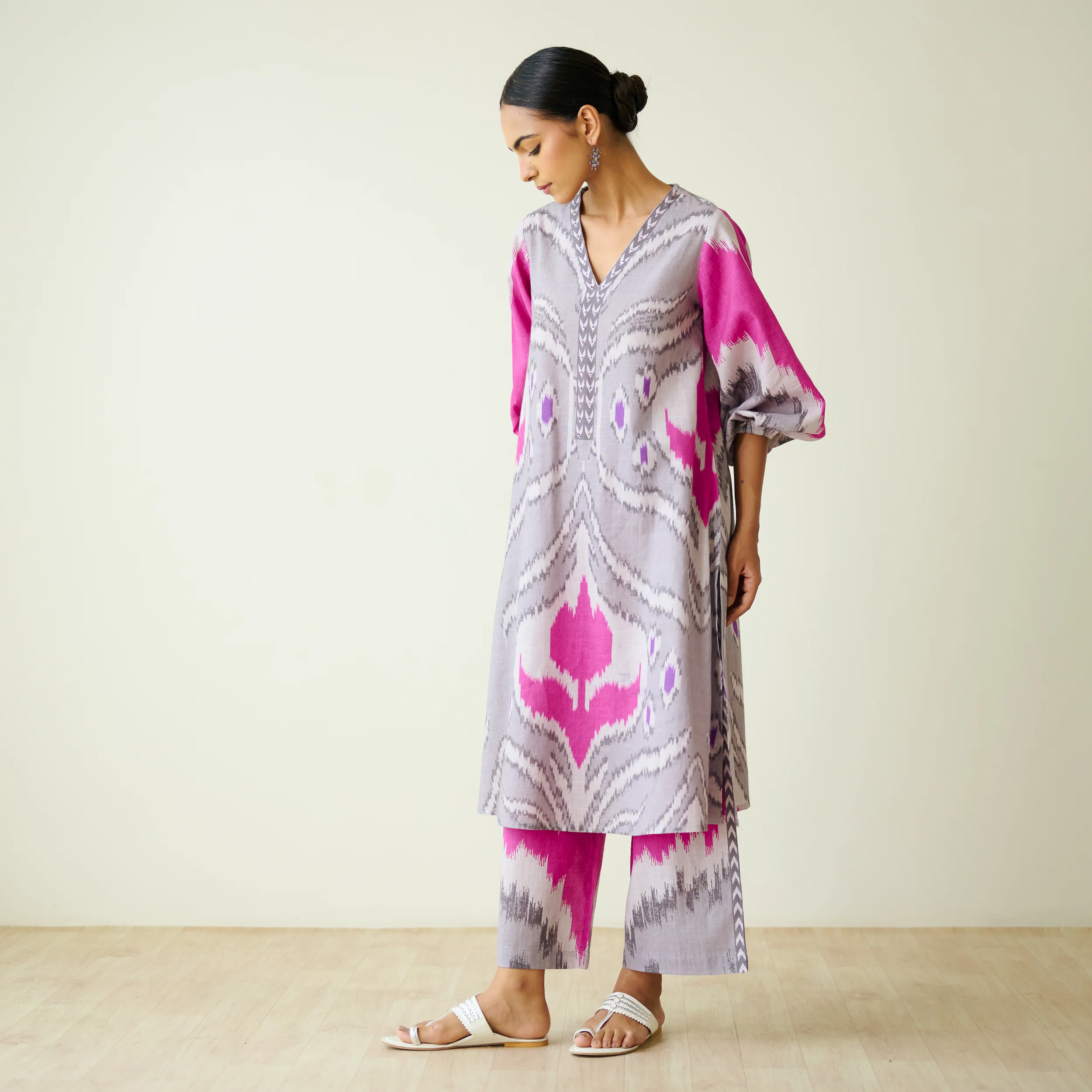 Viola Hand Embroidered Slub Cotton Kurta Set - Grey - Image 3