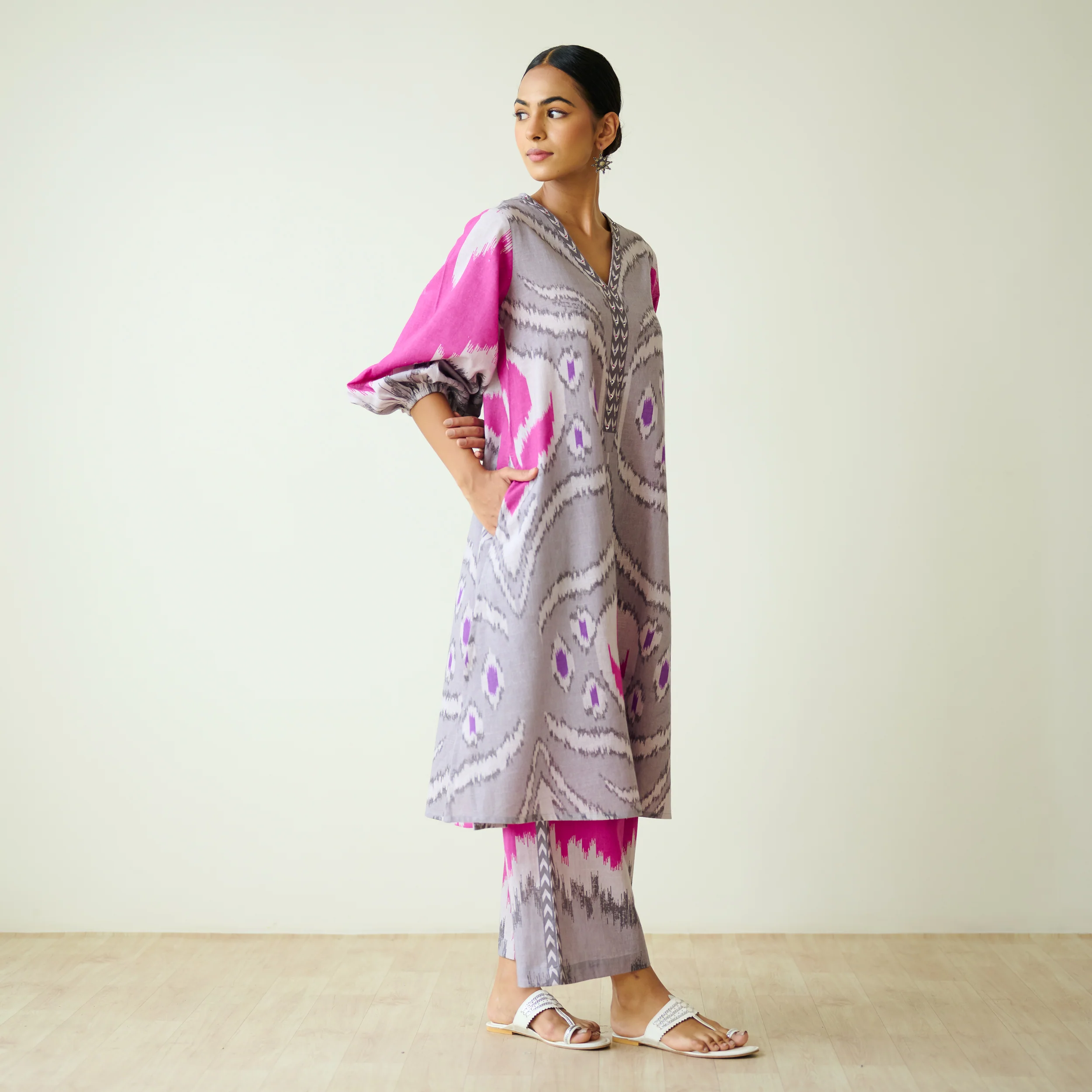 Viola Hand Embroidered Slub Cotton Kurta Set - Grey - Image 4
