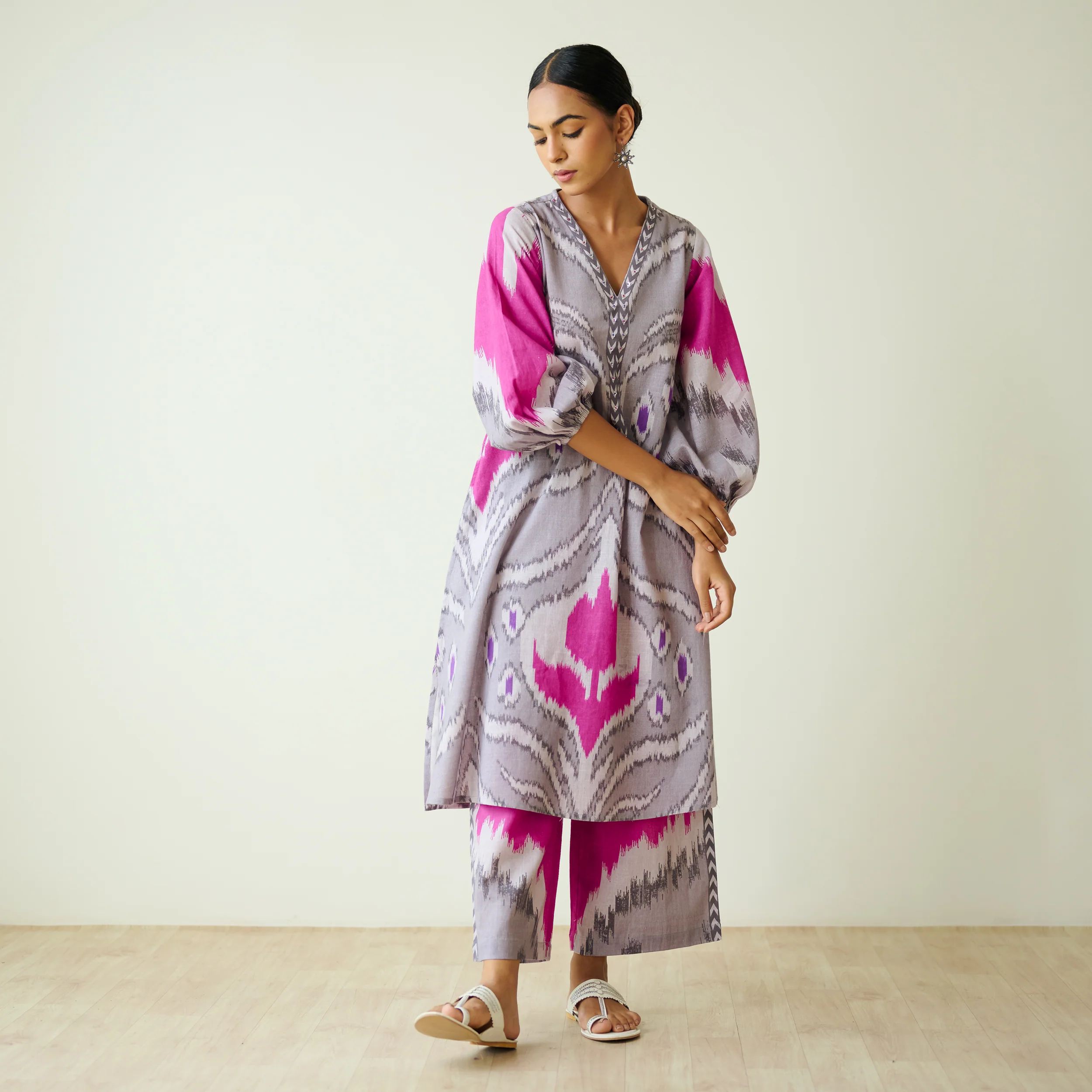 Viola Hand Embroidered Slub Cotton Kurta Set - Grey - Image 6