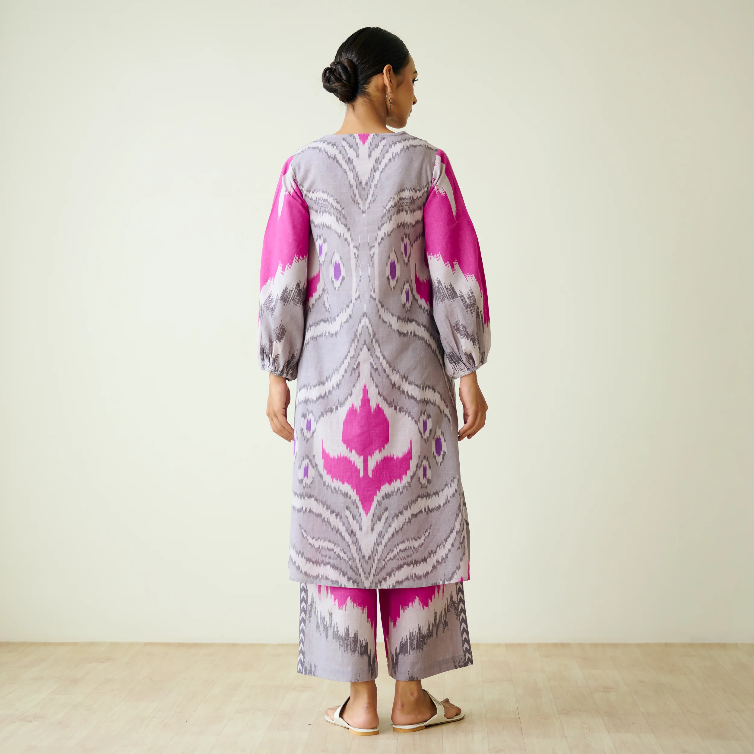 Viola Hand Embroidered Slub Cotton Kurta Set - Grey - Image 7