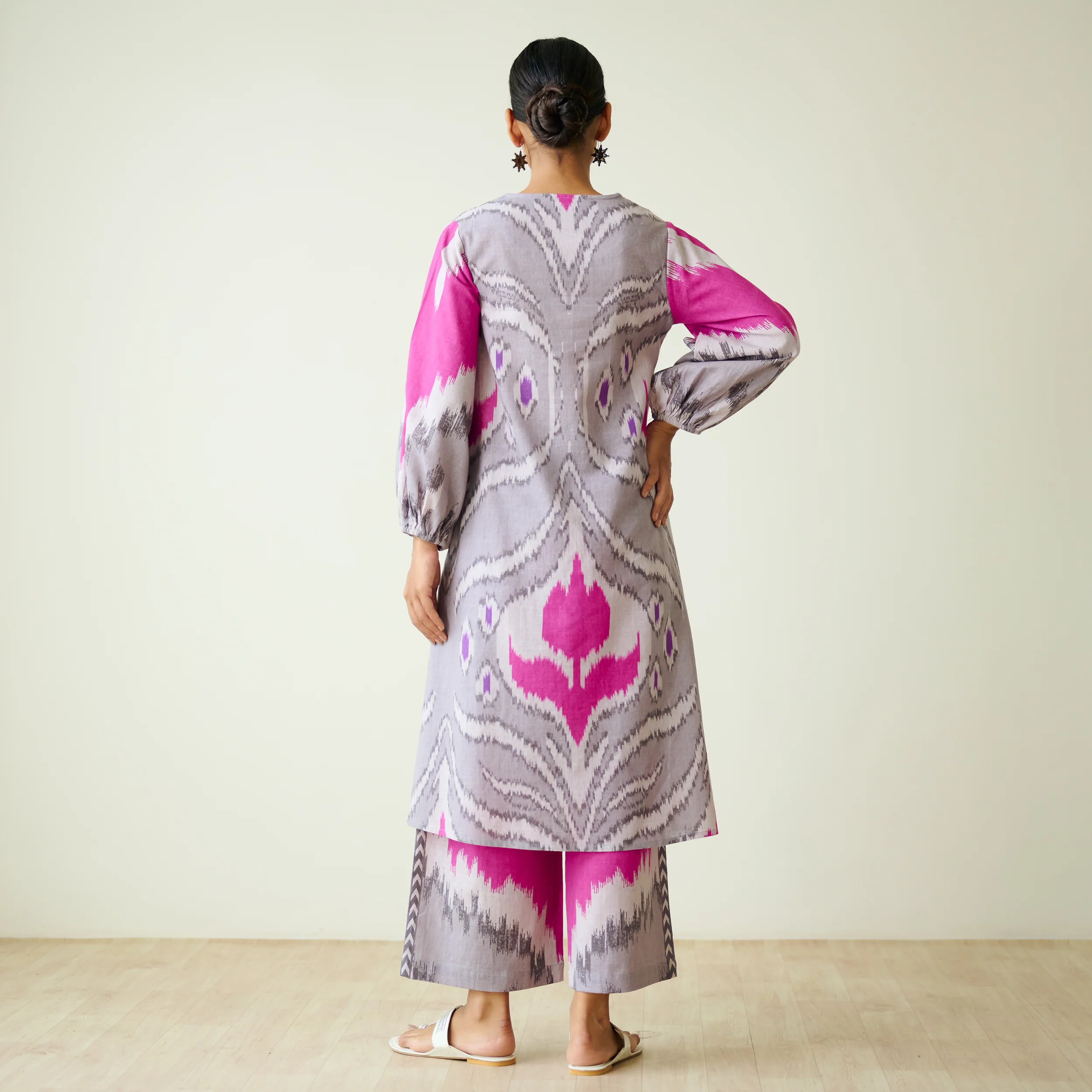 Viola Hand Embroidered Slub Cotton Kurta Set - Grey - Image 8