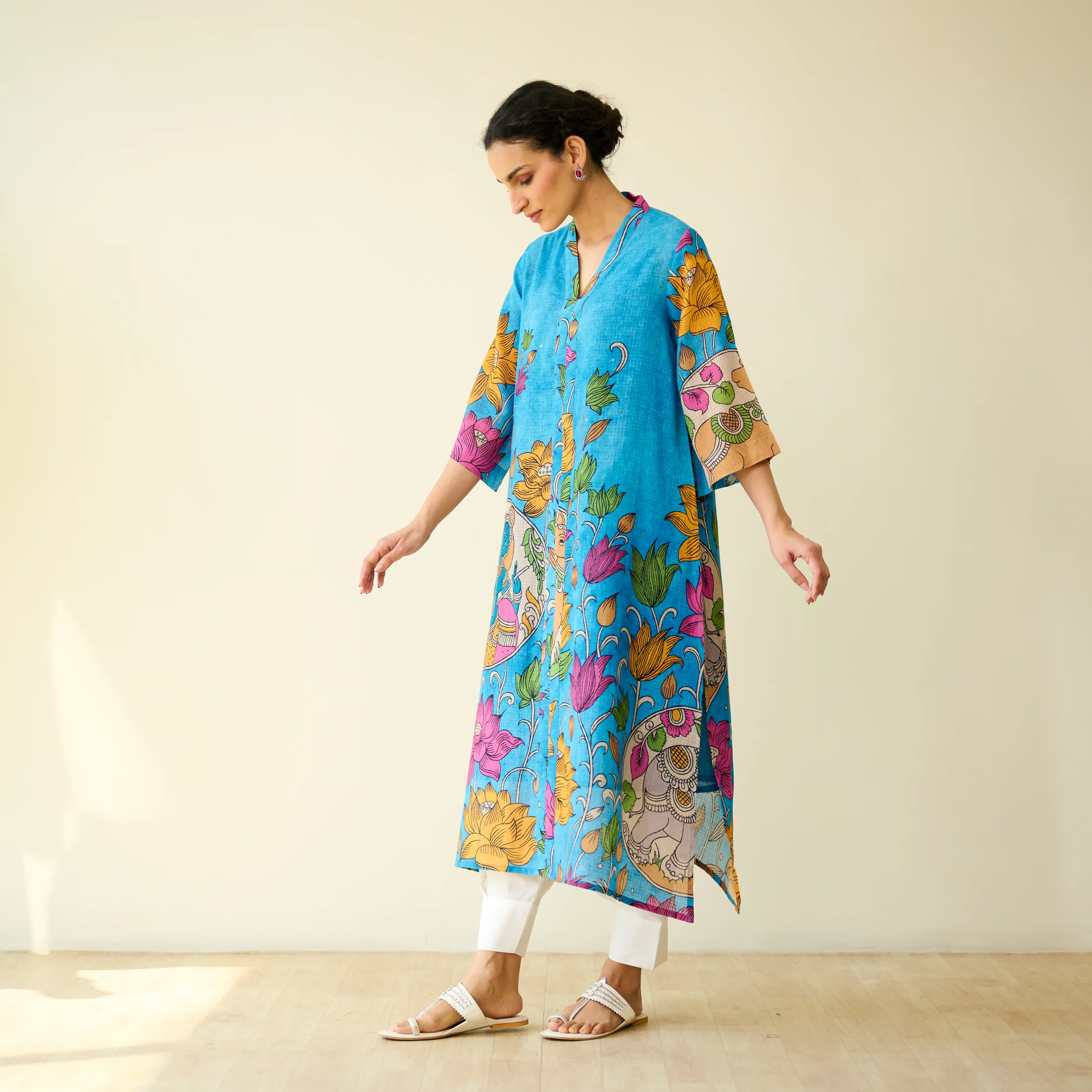 Vrinda Hand Embroidered Kota Doria Cotton Kurta - Electric Blue - Image 5