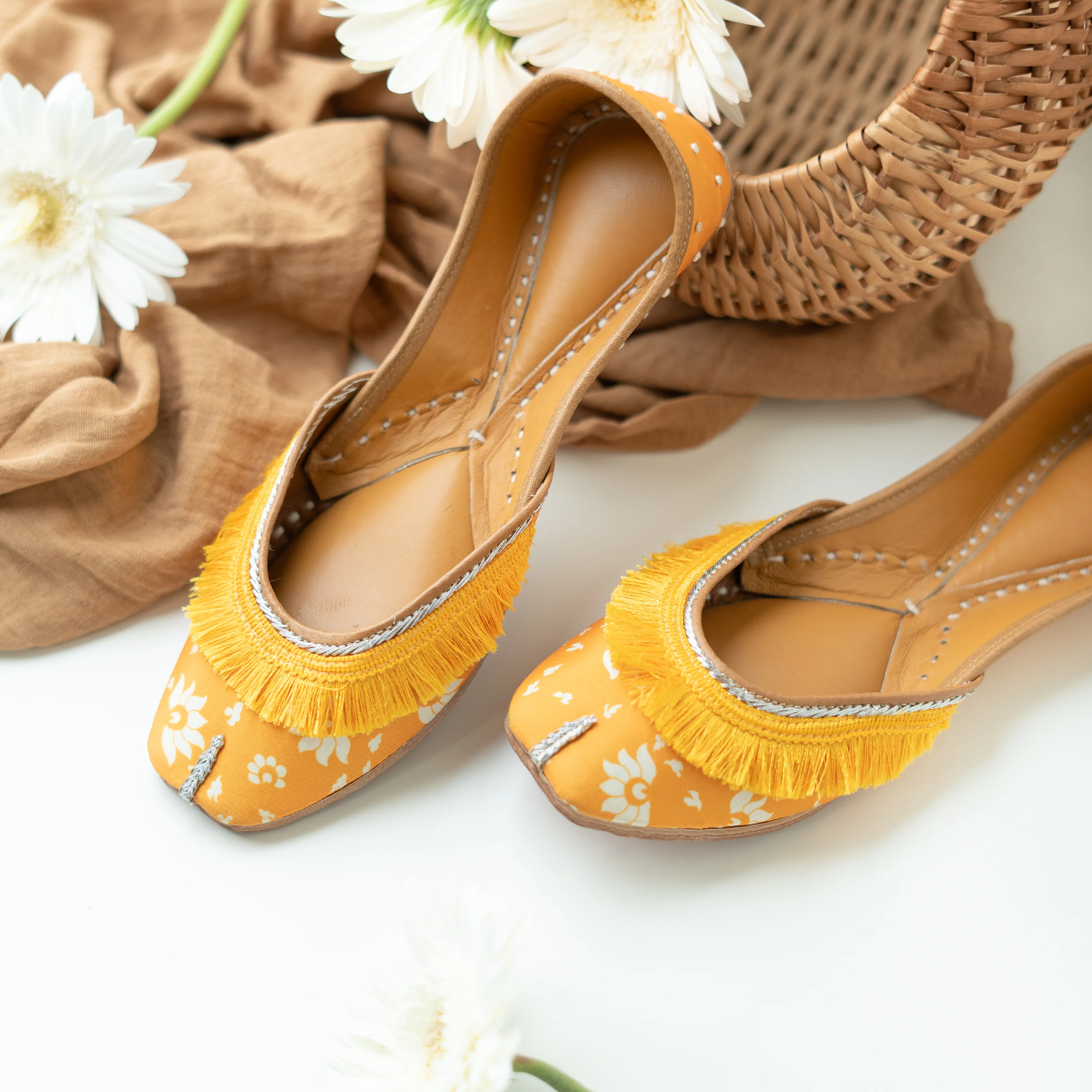 Yellow French Laced Printed Jutti - Image 4
